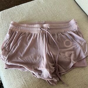 Alo Ambience Short in Light Purple size small